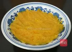 Illustration of how to make pumpkin dough buns with plain stuffing 3