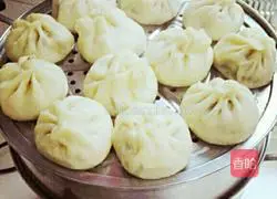 Illustration of how to make chrysanthemum meat buns 8