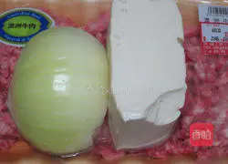 Illustration of how to make hamburger patties 1