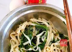 Illustration of how to make water spinach noodles 4