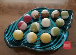 Illustration of how to make colorful glutinous rice balls 6