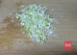 Illustration of how to make scallion pancakes 2