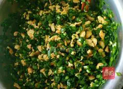 Illustration of how to make leek and egg dumplings 5