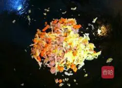 Illustration of how to make fried rice with cabbage and minced meat 10