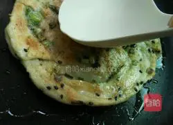 Illustration of how to make scallion pancakes 14