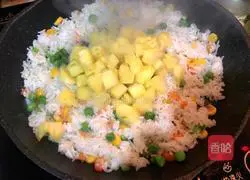 Pineapple Illustration of how to make fried rice 6