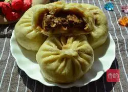 Illustration of how to make beef and green onion buns 12