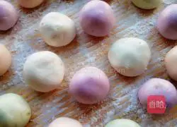 Illustration of how to make colorful glutinous rice balls 6