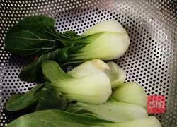 Illustration of how to make water chestnut, carrot, cabbage and meat cake soup 3