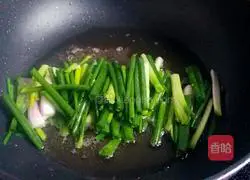 Illustration of how to make noodles with scallion oil 4