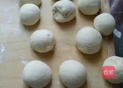 Illustration of how to make small gourd steamed buns 2