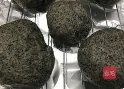 Illustration of how to make black sesame steamed buns 14