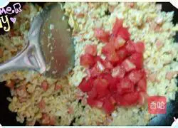 Illustration of how to make tomato, ham and egg fried rice 6