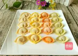 Illustration of how to make colorful wontons 9