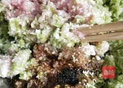 Illustration of how to make dumplings stuffed with melon, pepper and meat 6