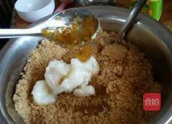 Illustration of how to make assorted glutinous rice balls stuffing 7