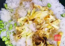 Illustration of the home version of fried rice noodles 4