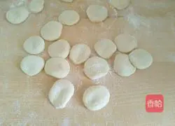 Illustration of how to make winter melon and shrimp dumplings 12