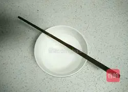 Illustration of how to make celery and fresh meat dumplings 11