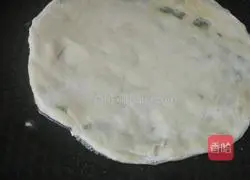 Illustration of how to make hot noodle green onion cake 9