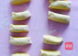 Illustration of how to make pumpkin flower steamed buns 2