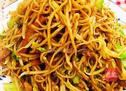 Illustration of how to cook thin noodles with cumin shredded pork 6