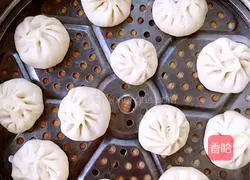 Illustration of how to make leek and egg buns 12