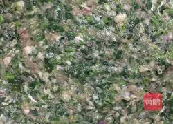 Illustration of how to make wild vegetable and pork dumplings 4