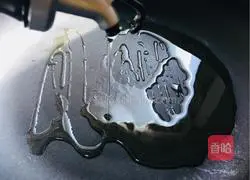 Illustration of how to make fried rice noodles with barbecued pork (Cantonese style) 5