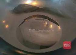 Illustration of how to make fried rice with celery and eggs 4