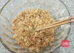 Illustration of how to make pork, cabbage and fungus dumplings 4