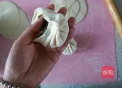 Illustration of how to make cowpea, fungus and meat buns 15