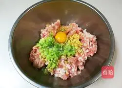 Illustration of how to make cowpea and pork dumplings 13