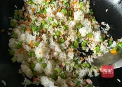 Illustration of how to make fried rice with fresh vegetables and eggs 6