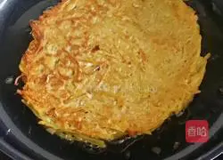 Illustration of how to make shredded potato pancakes 6