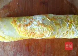 Illustration of how to make ham and egg pancakes 11