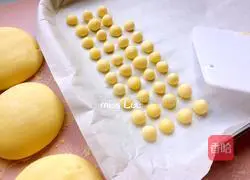Illustration of how to make egg-milk steamed buns 7