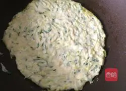 Illustration of how to make tender pumpkin and egg pancakes 5