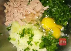 Illustration of how to make ham, vegetable and egg pancakes 2