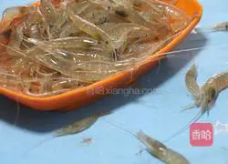 Illustration of how to make shrimp and pineapple fried rice 1