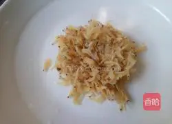 Illustration of how to make pork and leek dumplings 3