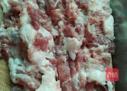 Illustration of how to make pork stuffed dumplings 1