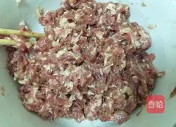 Illustration of how to make pork and pumpkin dumplings 4