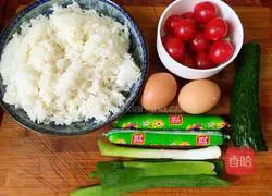 Illustration of how to make ham sausage and egg fried rice 1