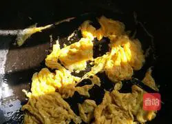 Illustration of how to make egg fried rice 2