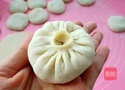 Illustration of how to make cabbage vegetable buns 16