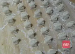 Illustration of how to make fennel and pork dumplings 10