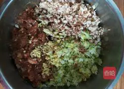 Illustration of how to make mushroom, cabbage and pork dumplings 5