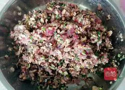 Illustration of how to make autumn leaf buns 3