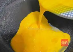 Illustration of how to make shrimp and egg fried rice 2